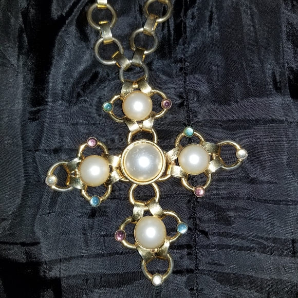 Pearl and Gold Necklace - Picture 4 of 7